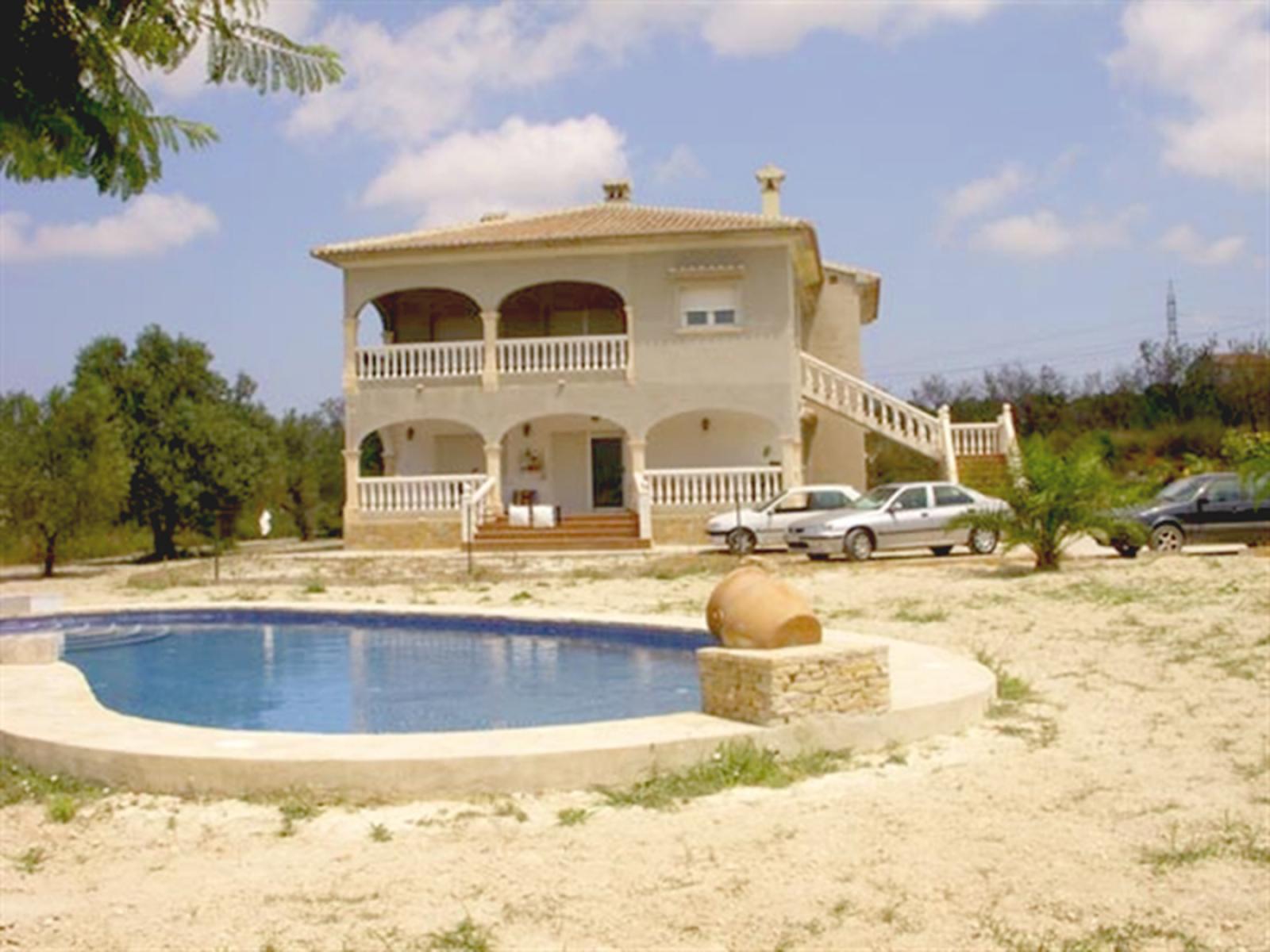 Photo number 2. Villa for sale in Pedreguer. Ref.: SLH-1-1-835