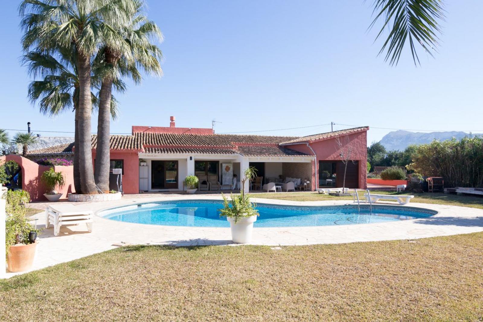 Photo number 1. Villa for sale in Denia. Ref.: EHD-581288