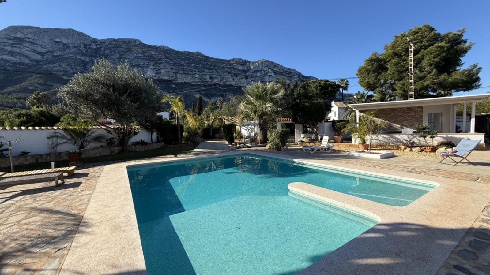 Photo number 1. Property for sale in Denia. Ref.: EIR-832359