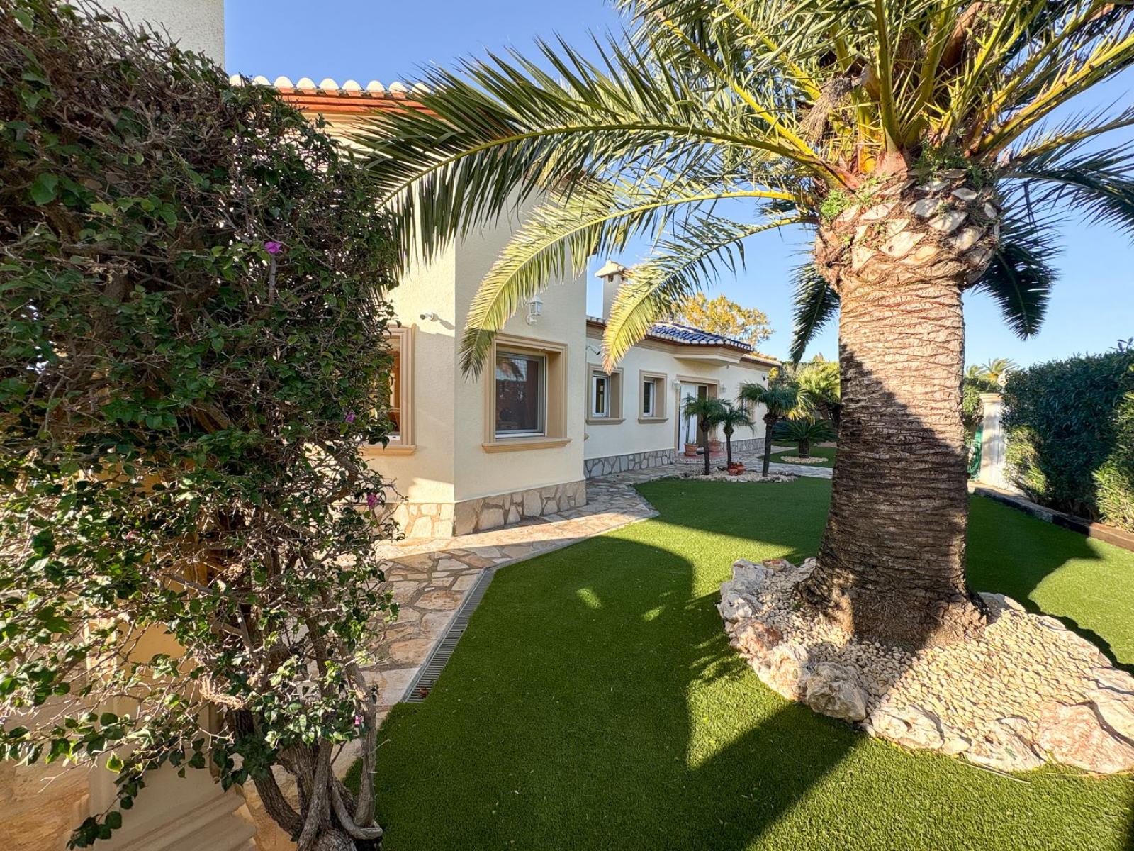 Photo number 37. Villa for sale in Denia. Ref.: EHD-905873