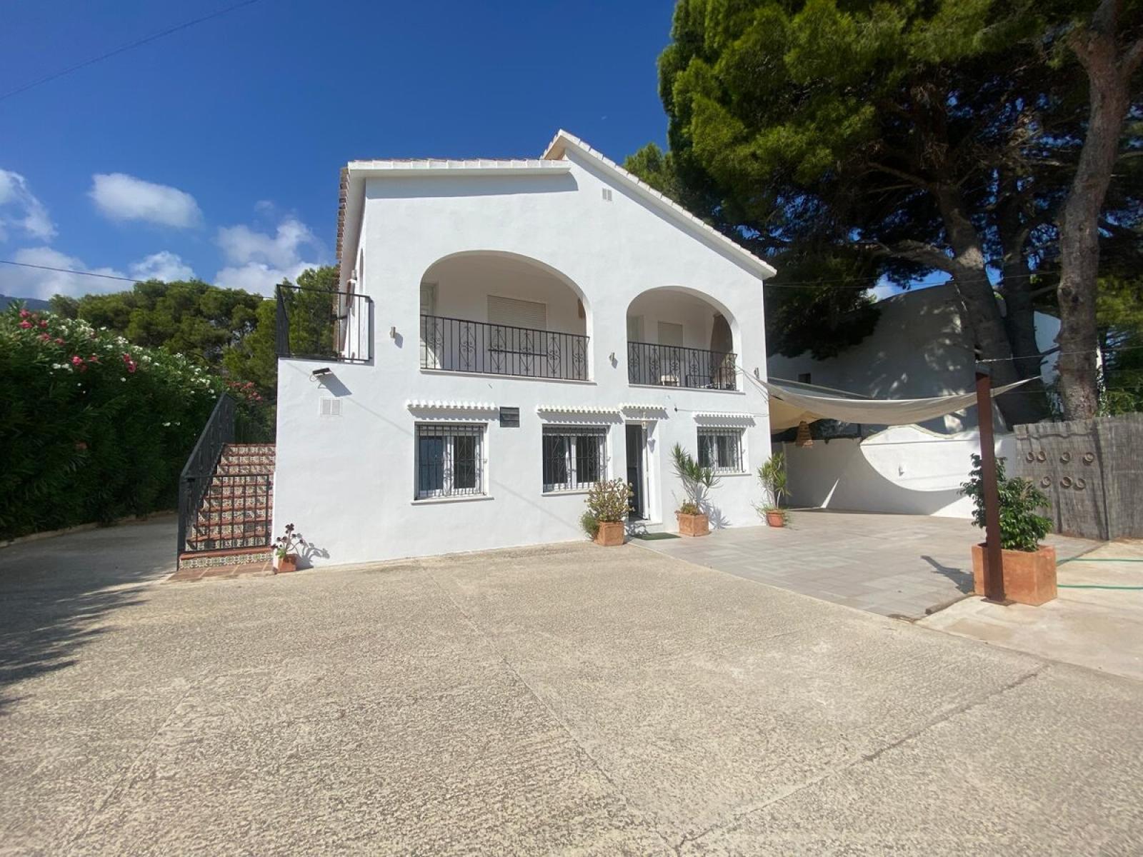 Photo number 1. Villa for sale in Denia. Ref.: SLH-5-50-15936