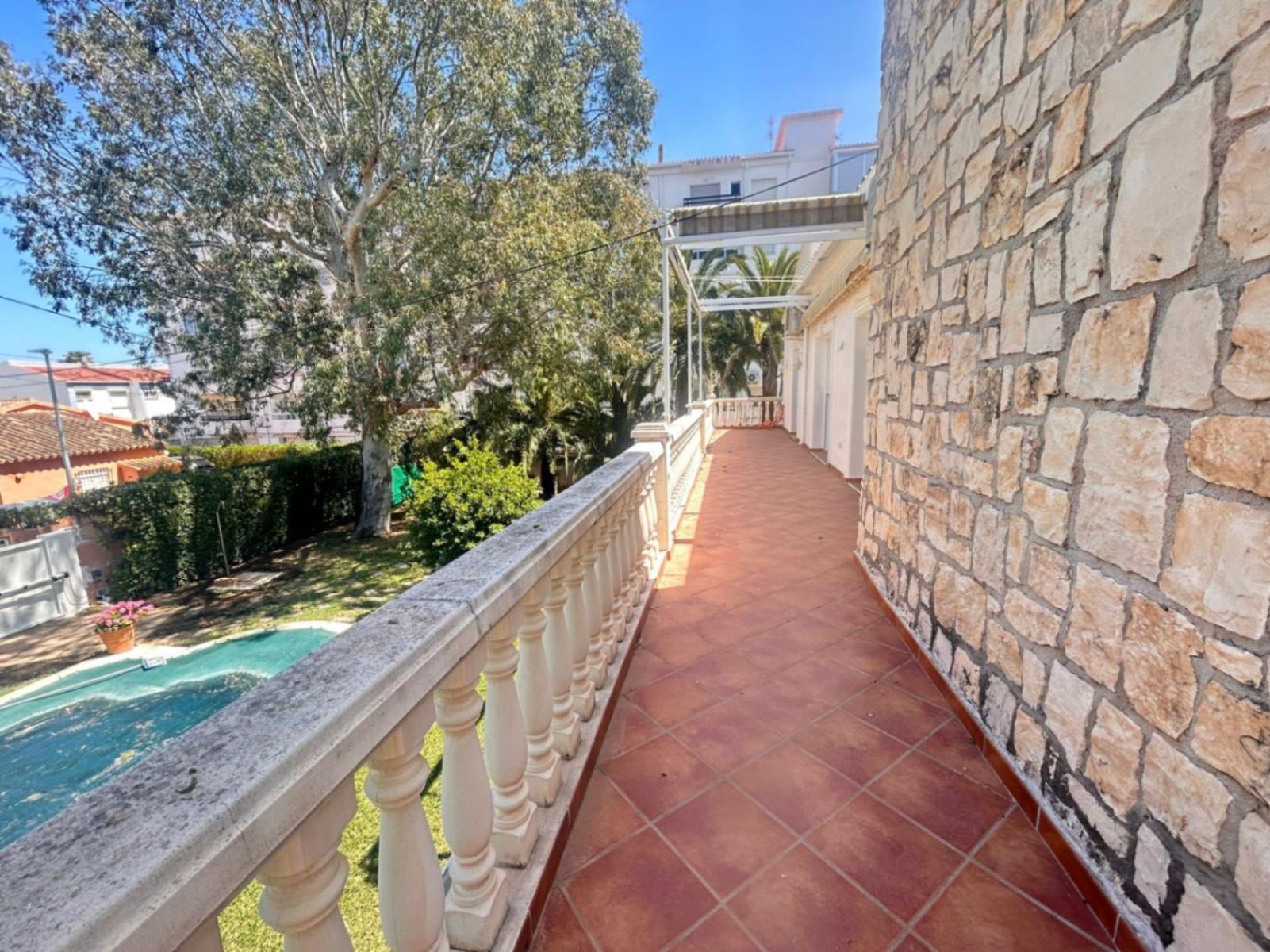 Photo number 37. Villa for sale in Denia. Ref.: XMI-357076