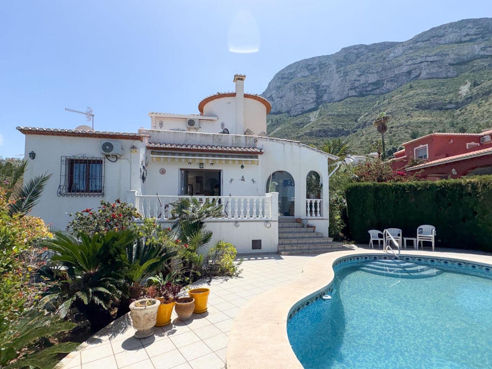 Photo number 1. Villa for sale in Denia. Ref.: EHD-938164