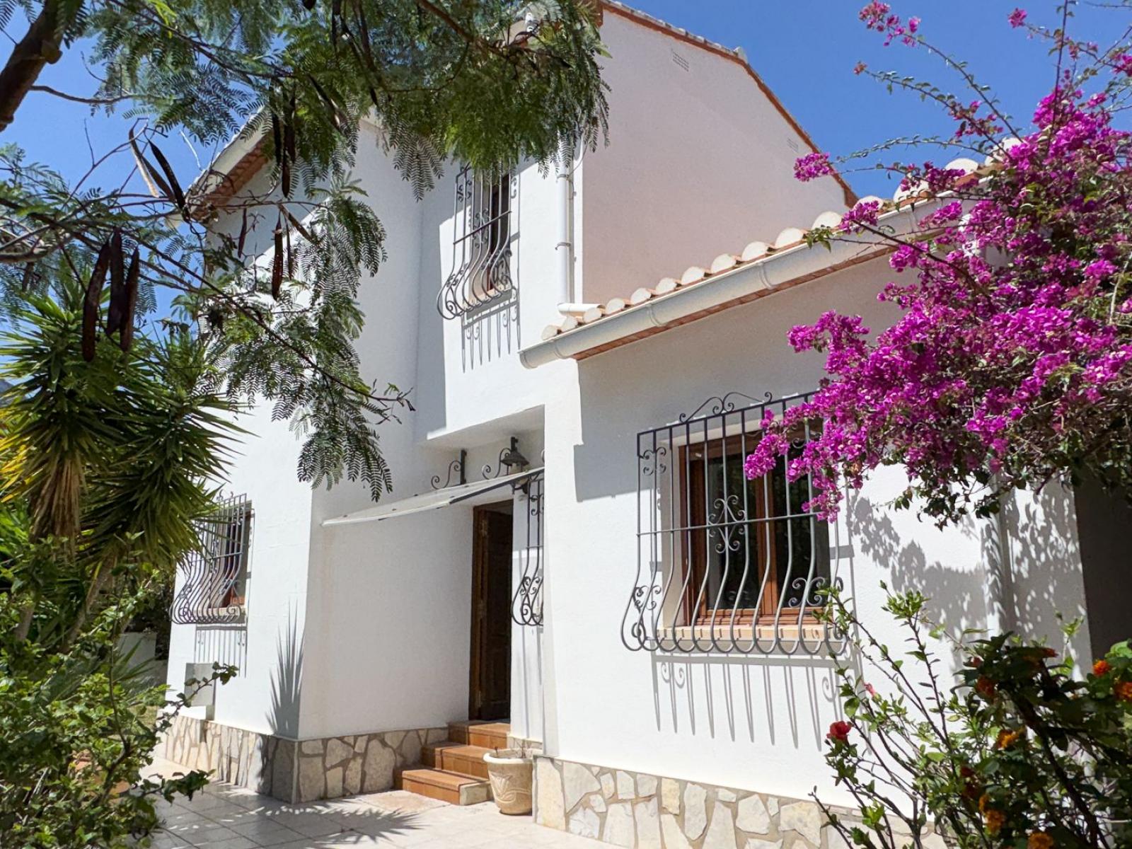 Photo number 3. Villa for sale in Denia. Ref.: EHD-938164