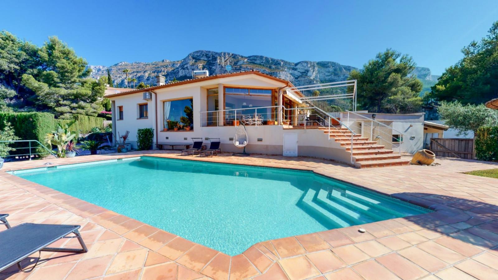 Photo number 1. Villa for sale in Denia. Ref.: XMI-358133