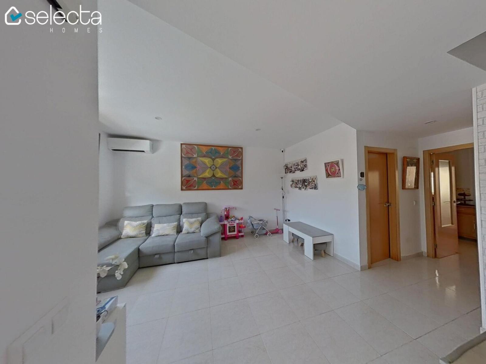 Photo number 2. Townhouse for sale in Sagra. Ref.: SLH-5-51-15947