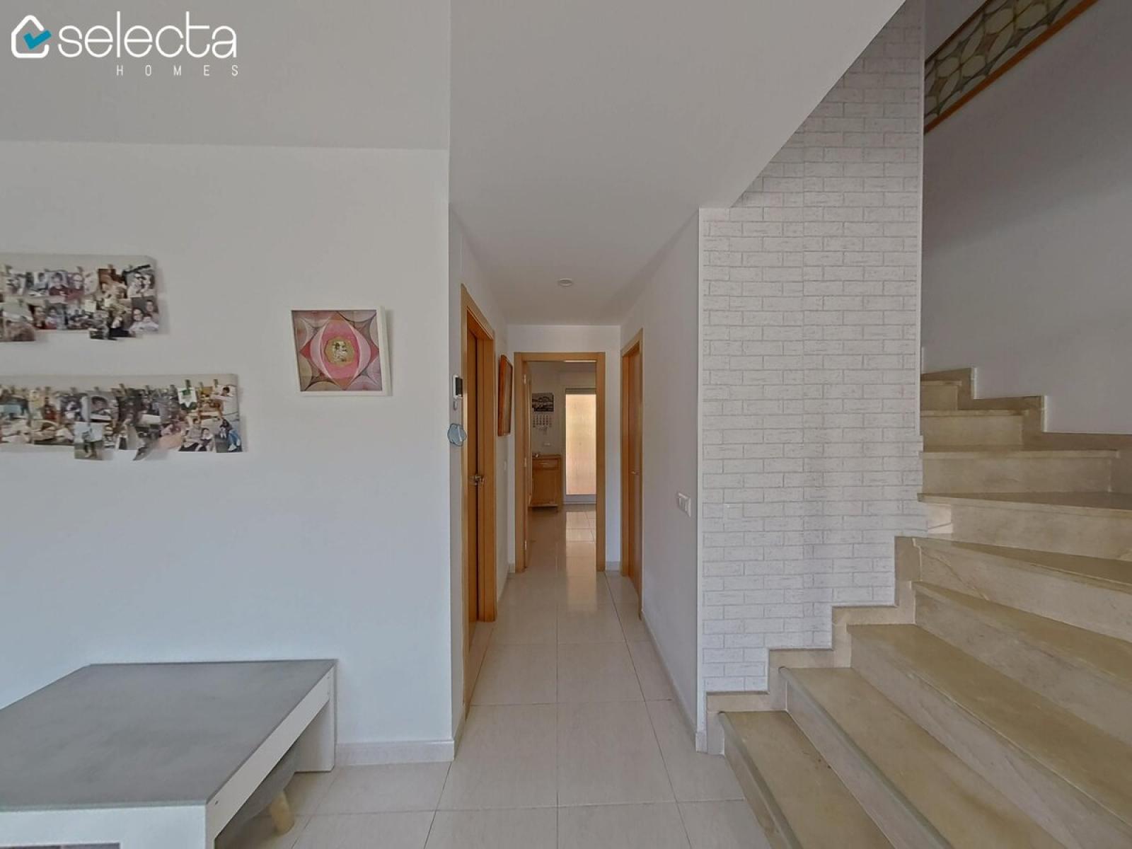 Photo number 3. Townhouse for sale in Sagra. Ref.: SLH-5-51-15947