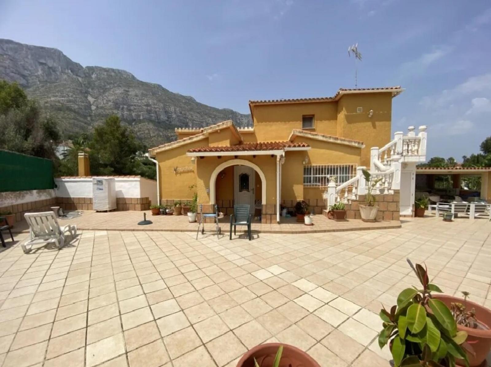 Photo number 1. Villa for sale in Denia. Ref.: SLH-5-52-15964