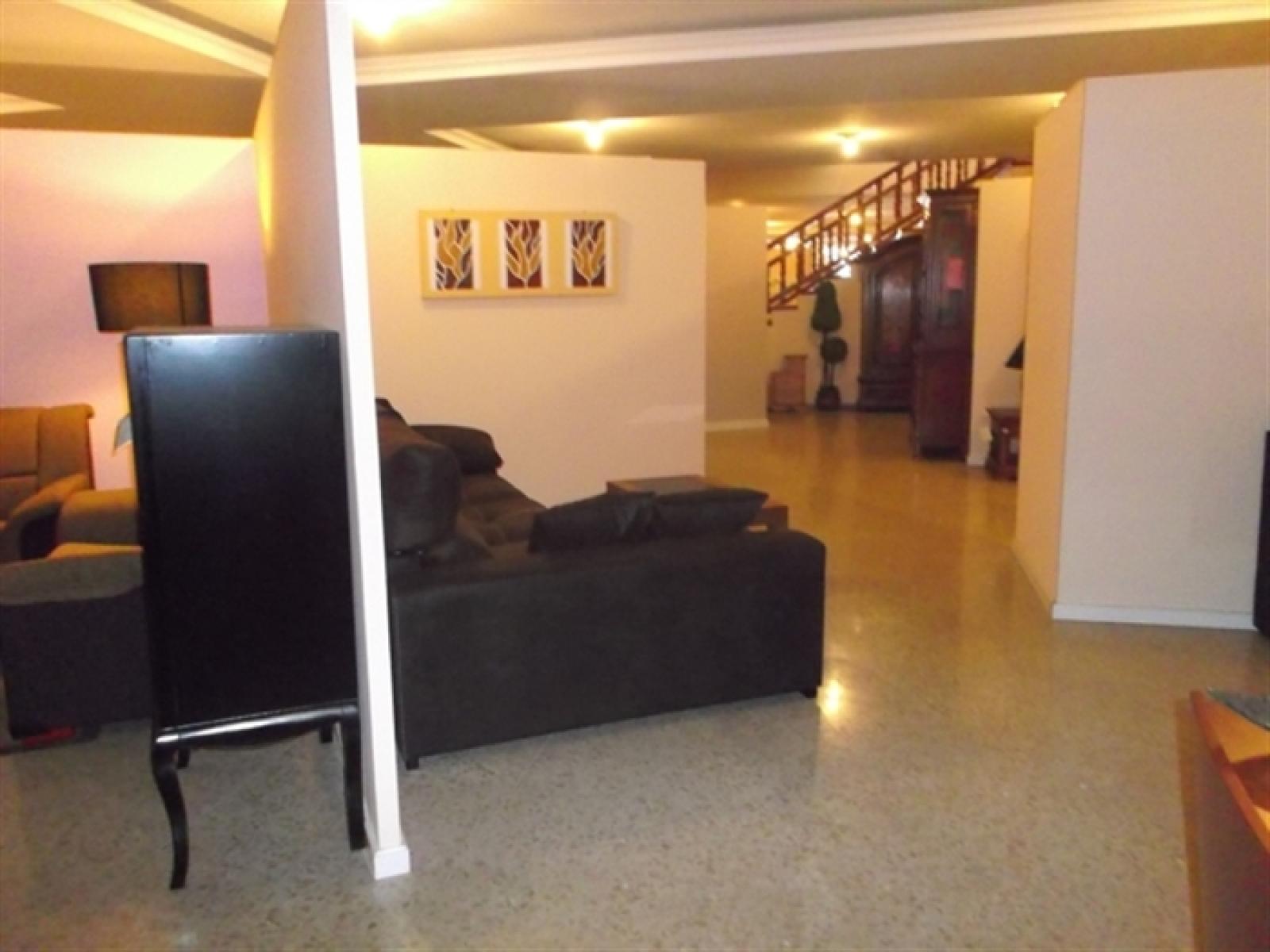 Local comercial - Nave industrial en venta en El Vergel / Verger. La propiedad cuenta con una superficie de 2.800 m2 mientras que la parcela abarca 3.815 m2. La vivienda se sitúa en la planta baja y posee 1 aseo. Se ubica en la zona de Centro de El Vergel / Verger.