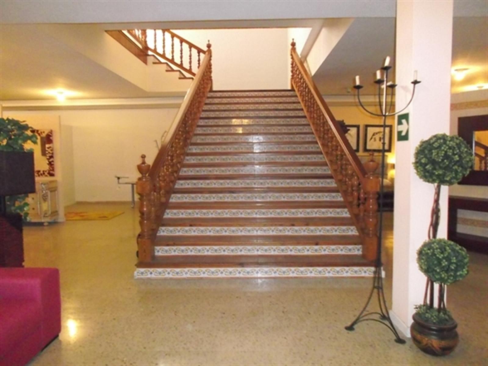 Local comercial - Nave industrial en venta en El Vergel / Verger. La propiedad cuenta con una superficie de 2.800 m2 mientras que la parcela abarca 1.200 m2. La vivienda se sitúa en la planta baja y posee 1 aseo. Se ubica en la zona de Centro de El Vergel / Verger.