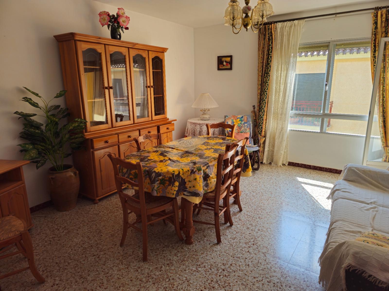 Otro tipo de inmueble en venta en Orba. La propiedad cuenta con una superficie de 114 m2 mientras que la parcela abarca 114 m2. La vivienda se sitúa en la planta baja y posee 3 dormitorios y 1 baño. Se ubica en la zona de  de Orba.