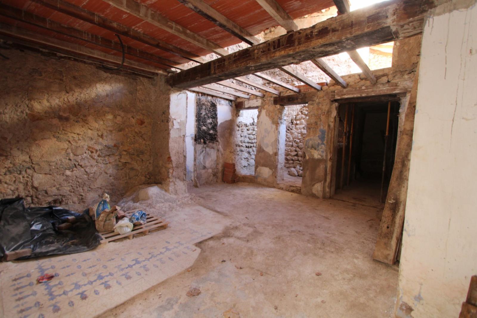 Otro tipo de inmueble en venta en Sagra. La propiedad cuenta con una superficie de 96 m2 mientras que la parcela abarca 96 m2. Se ubica en la zona de  de Sagra.