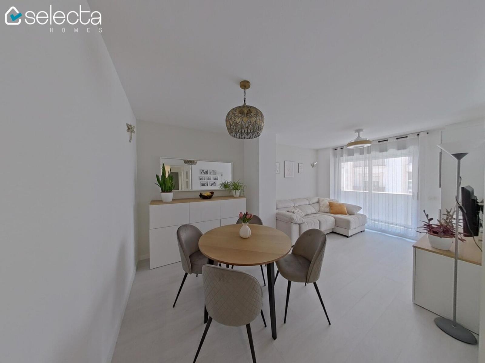 Продается Квартира в Casco Urbano, Denia. Номер: SLH-5-51-15950