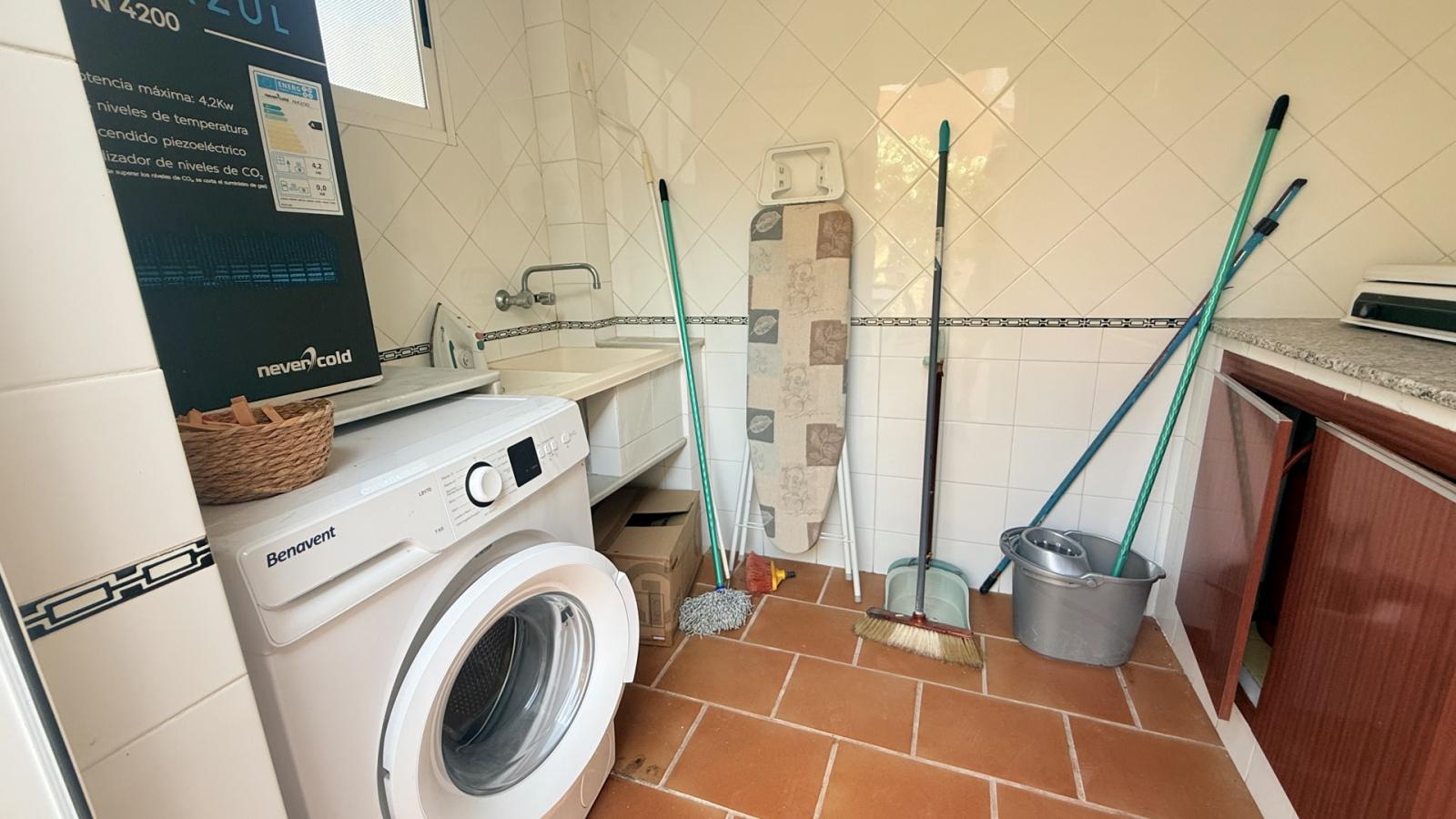Otro tipo de inmueble en venta. La propiedad cuenta con una superficie de 100 m2 mientras que la parcela abarca 250 m2. La vivienda se sitúa en la planta baja y posee 3 dormitorios y 2 baños. Se ubica en la zona de  de .